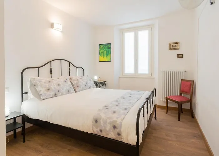 Da Pia In Historycal Como City Centre By Rent All Como